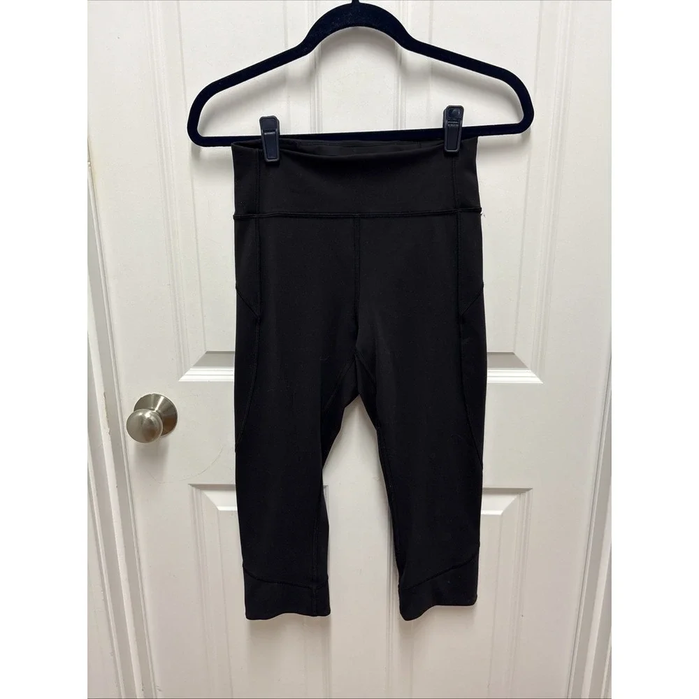 Lululemon Woman's Black In‎ Movement Crop 19